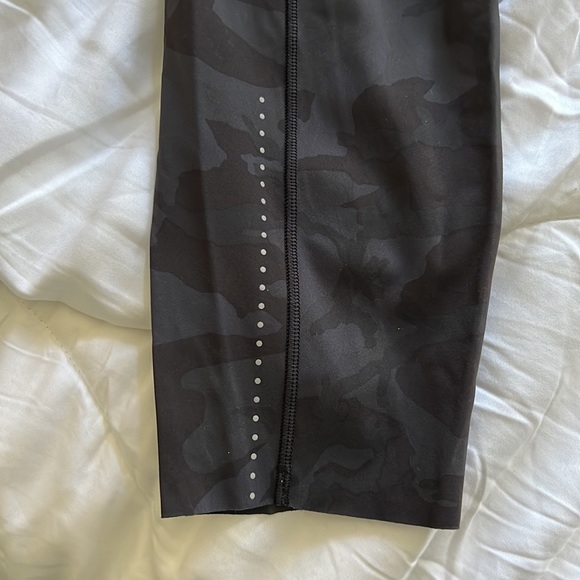 Lululemon camo leggings - Picture 3 of 6